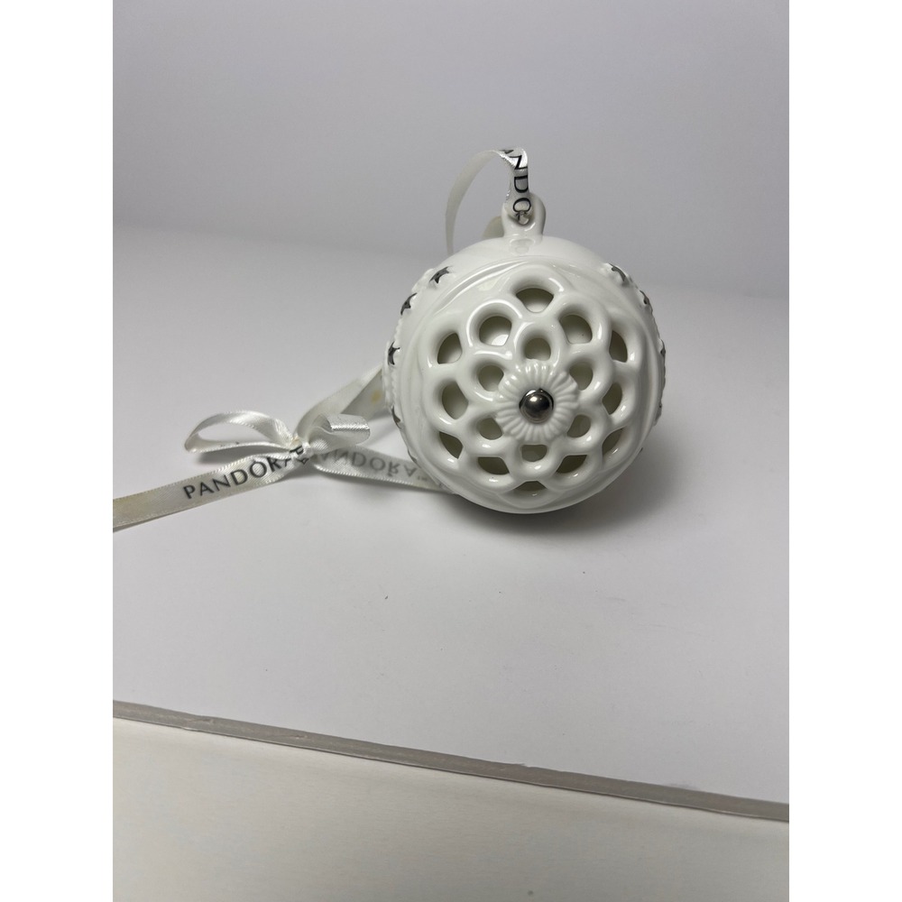 2011 Pandora "Unforgettable Moments" White Silver Christmas‎ Ball Ornament
